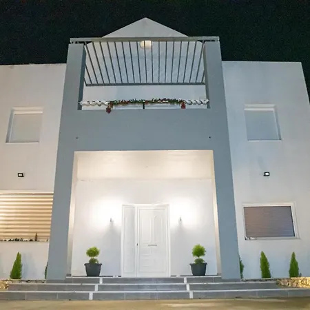 Grey Haven Luxury Villa Sternai