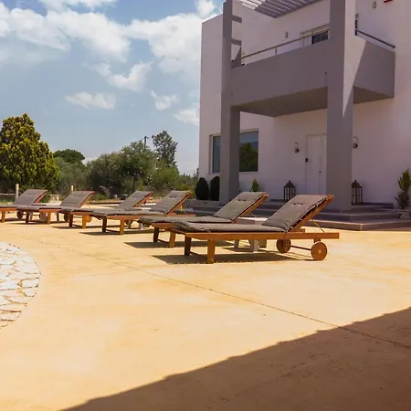 Grey Haven Luxury Villa *