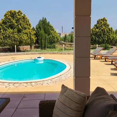 Grey Haven Luxury Villa Stérnai